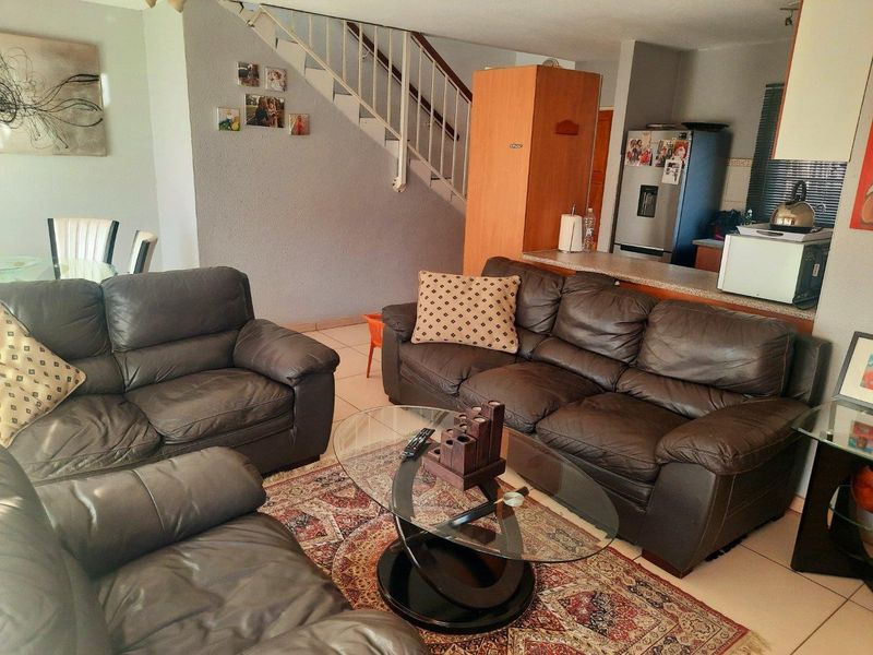 Townhouse For Sale in Wilgeheuwel, Roodepoort - Photo 9