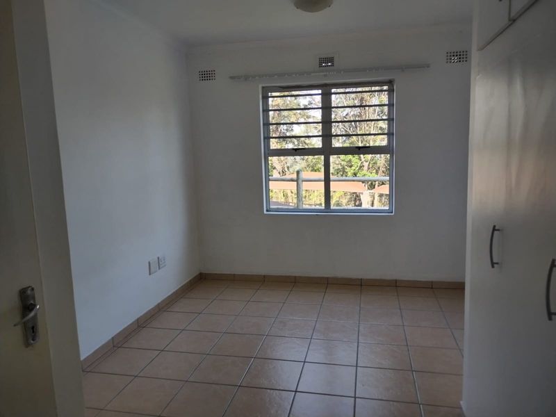 Modern 3-Bedroom Apartment in Chase Valley - Photo 8