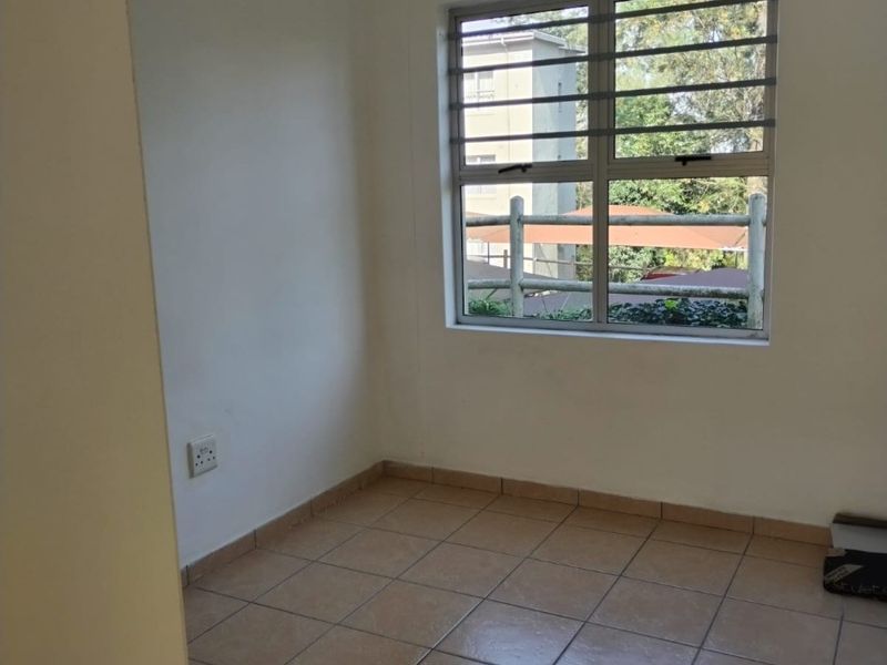 Modern 3-Bedroom Apartment in Chase Valley - Photo 7