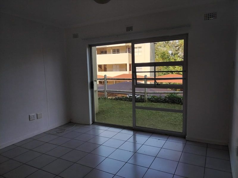 Modern 3-Bedroom Apartment in Chase Valley - Photo 6