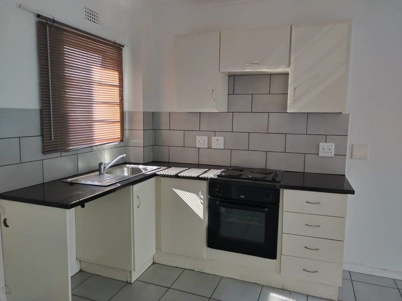 Modern 3-Bedroom Apartment in Chase Valley - Photo 3