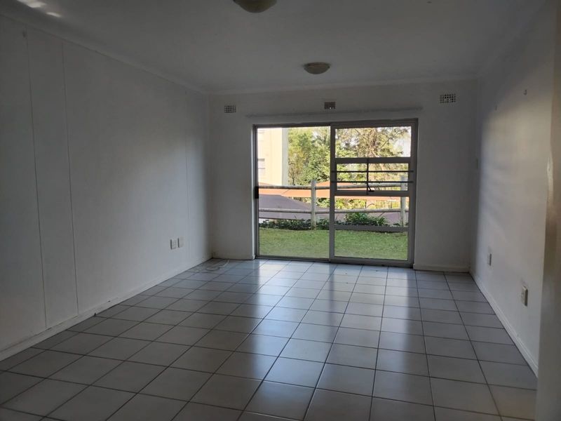 Modern 3-Bedroom Apartment in Chase Valley - Photo 5