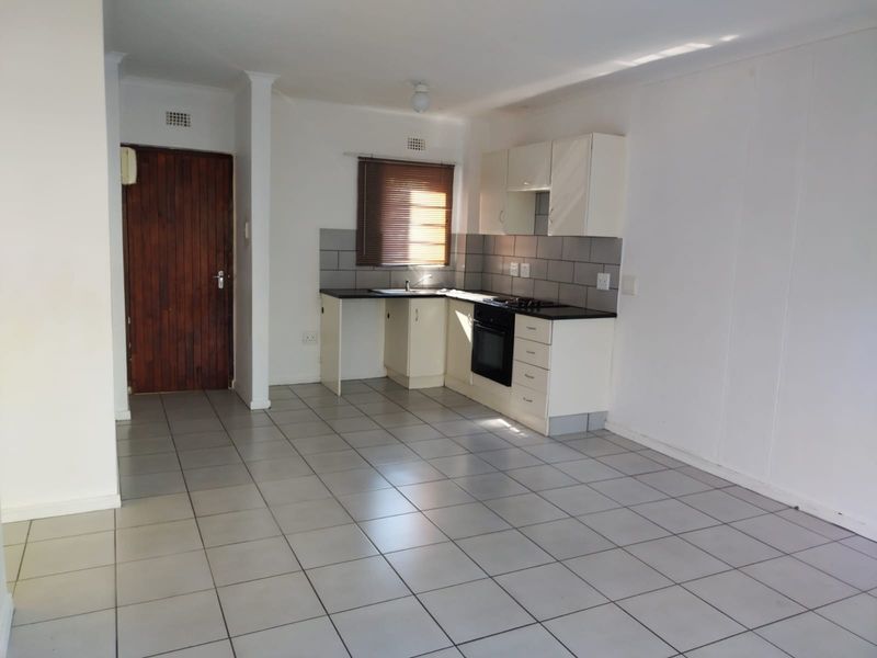 Modern 3-Bedroom Apartment in Chase Valley - Photo 4