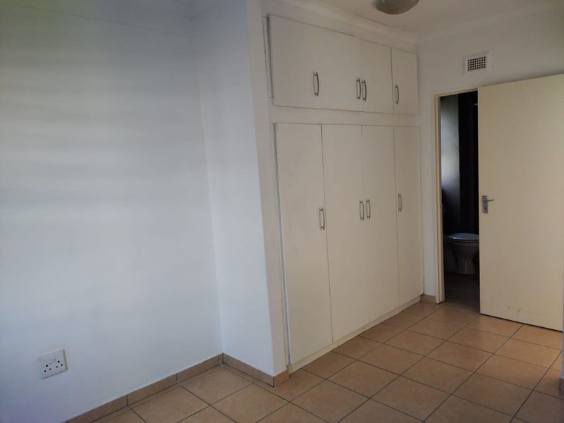 Modern 3-Bedroom Apartment in Chase Valley - Photo 10