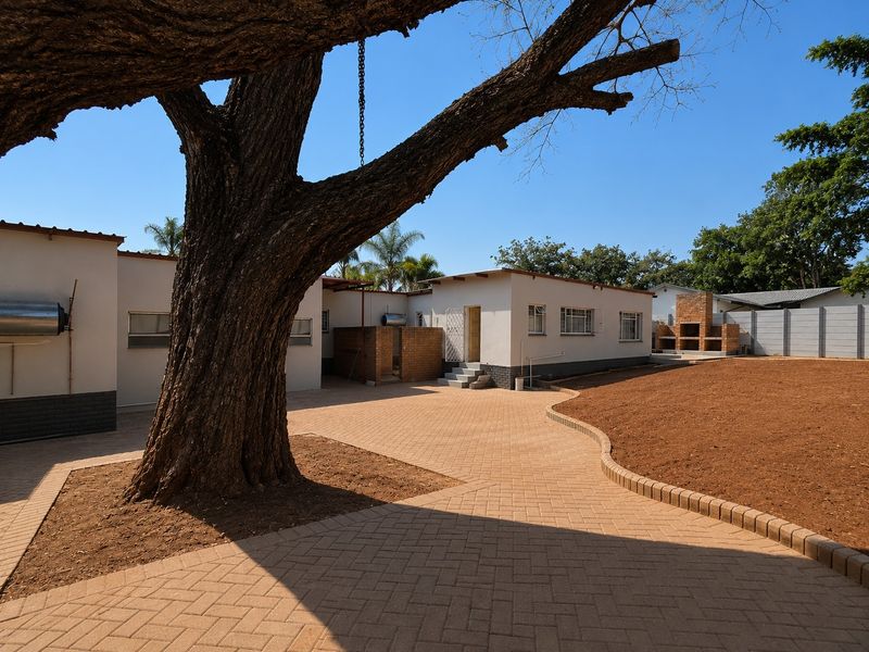 Spacious Totally renovated 3 Bedroom Home + 2 Bed Flatlet for Sale in Wonderboom. - Photo 5