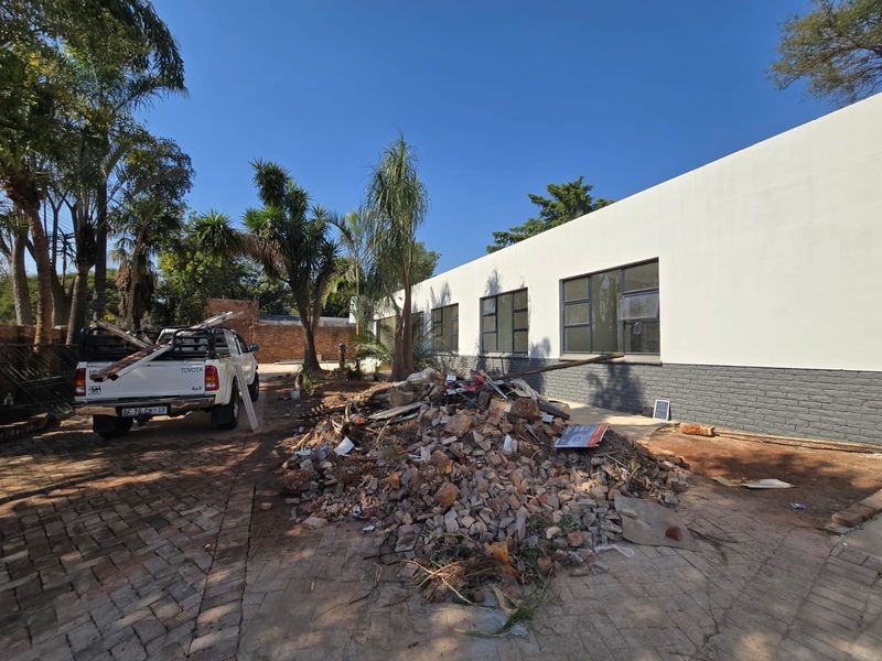 Spacious Totally renovated 3 Bedroom Home + 2 Bed Flatlet for Sale in Wonderboom. - Photo 7