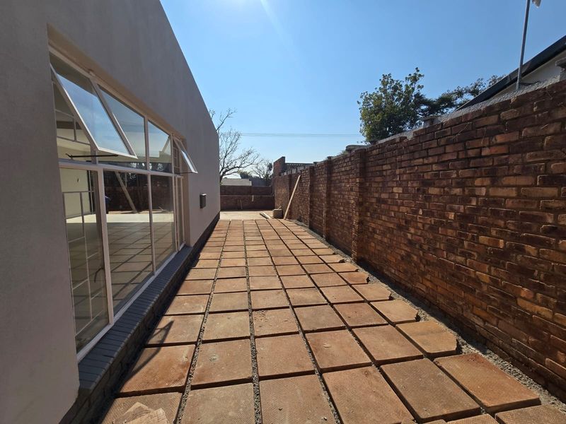 Spacious Totally renovated 3 Bedroom Home + 2 Bed Flatlet for Sale in Wonderboom. - Photo 9