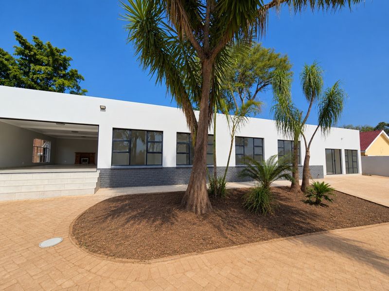 Spacious Totally renovated 3 Bedroom Home + 2 Bed Flatlet for Sale in Wonderboom. - Photo 2