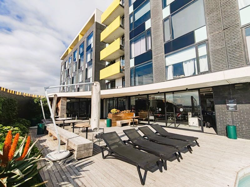 Studio Apartment For Sale in Woodstock, Cape Town - Photo 2