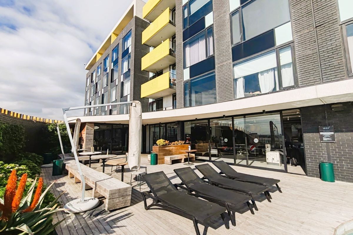 Studio Apartment For Sale in Woodstock, Cape Town - Photo 2