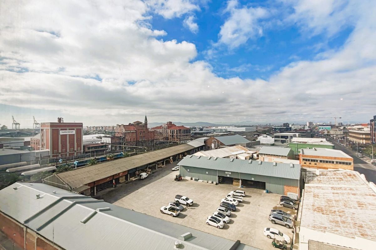 Studio Apartment For Sale in Woodstock, Cape Town - Photo 4