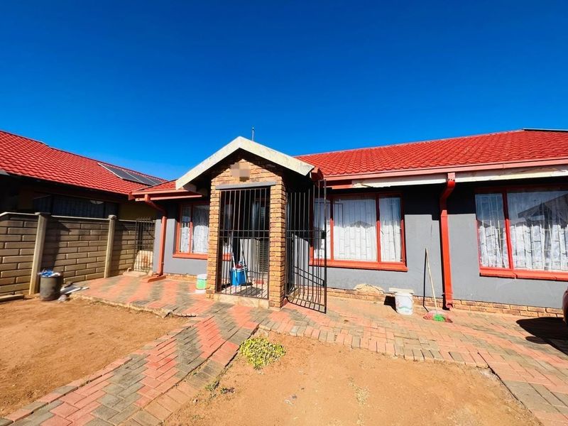 House For Sale in Sebokeng Zone 10, Sebokeng - Photo 1