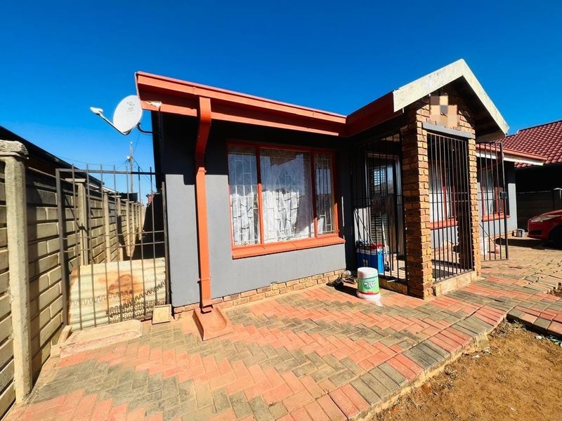 House For Sale in Sebokeng Zone 10, Sebokeng - Photo 2