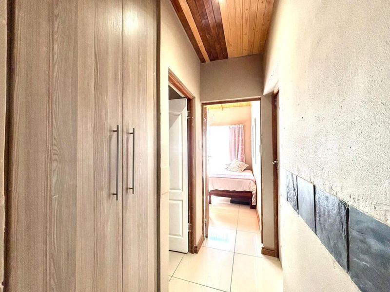 The Perfect Blend of Comfort, Style and Security - Photo 9