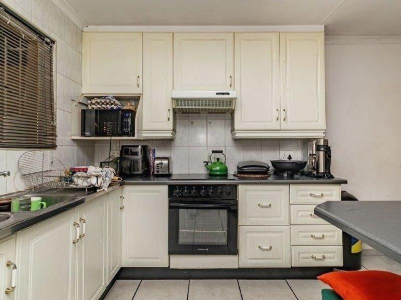 Townhouse For Sale in Brentwood Park AH, Kempton Park - Photo 8