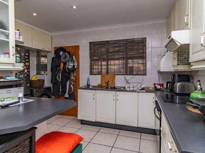 Townhouse For Sale in Brentwood Park AH, Kempton Park - Photo 9