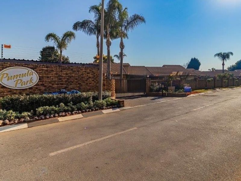 Townhouse For Sale in Brentwood Park AH, Kempton Park - Photo 1