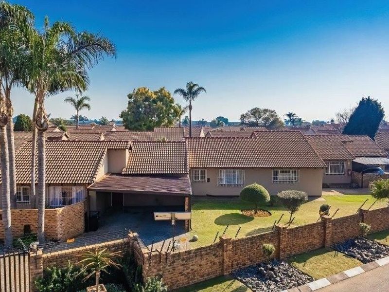Townhouse For Sale in Brentwood Park AH, Kempton Park - Photo 2
