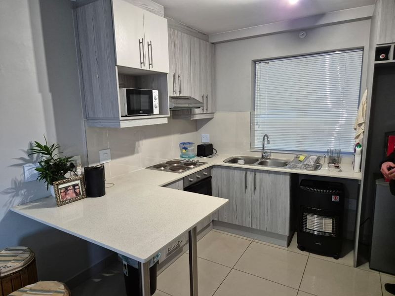 1st Floor Secure Studio Apartment close to Village Square - Photo 1