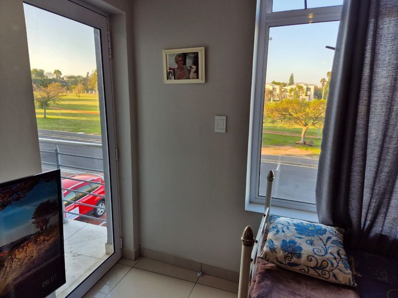 1st Floor Secure Studio Apartment close to Village Square - Photo 4