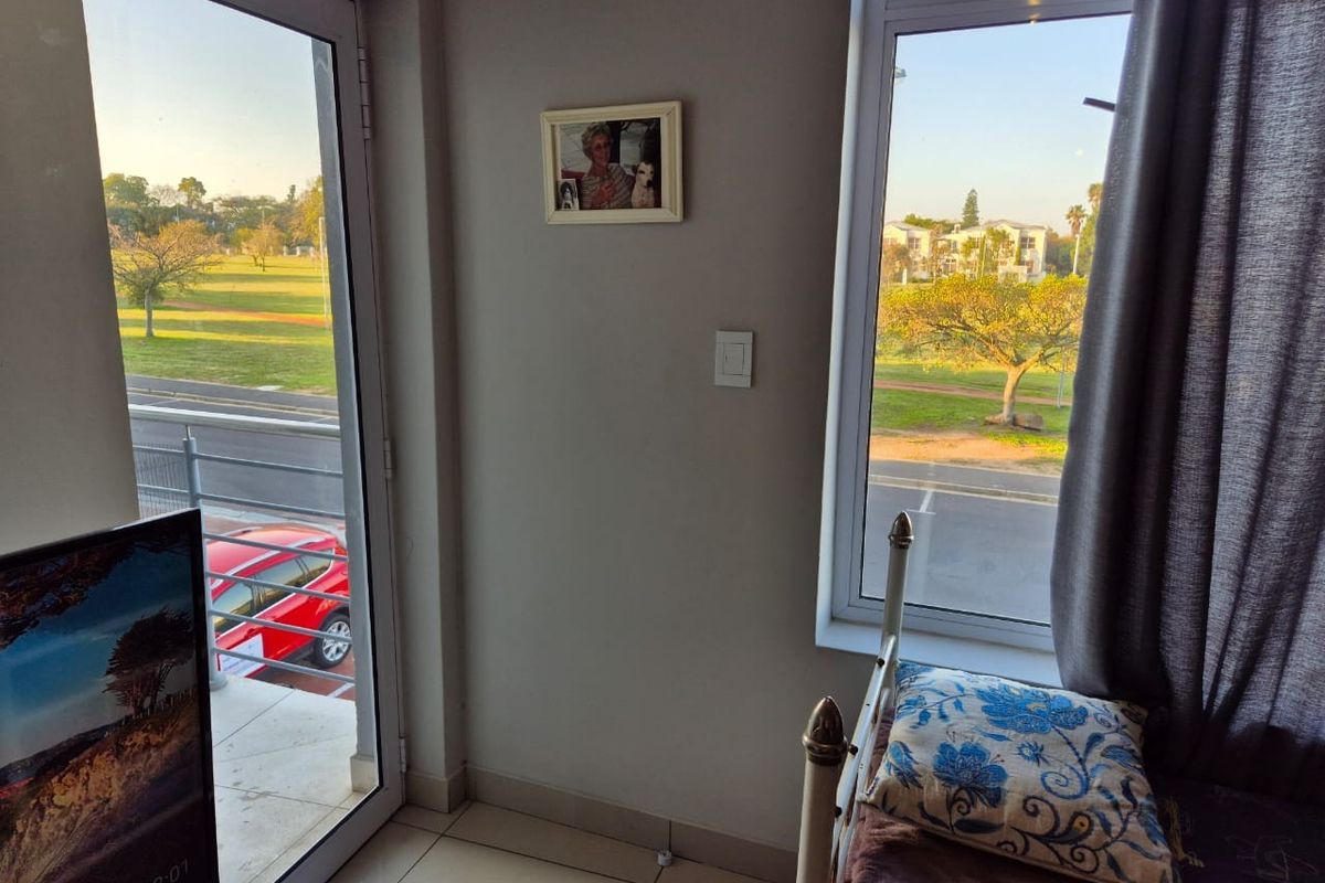 1st Floor Secure Studio Apartment close to Village Square - Photo 4