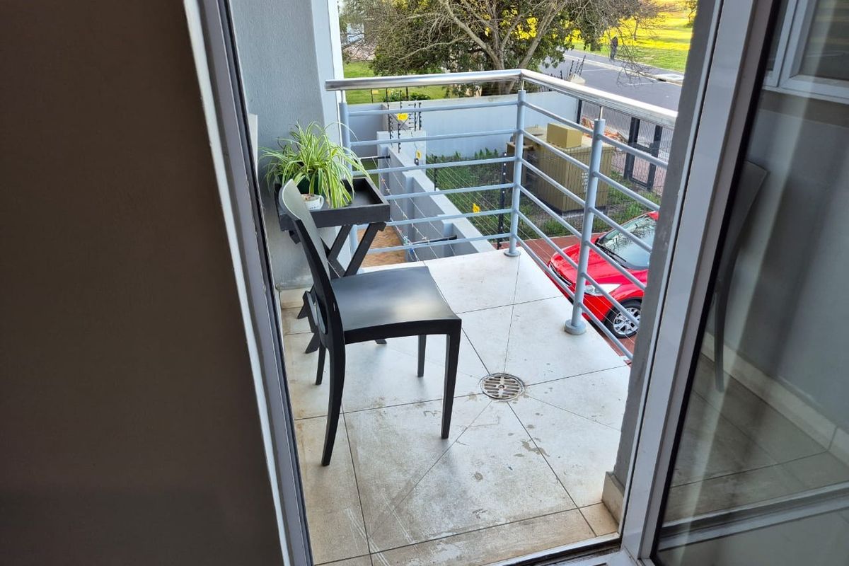 1st Floor Secure Studio Apartment close to Village Square - Photo 5