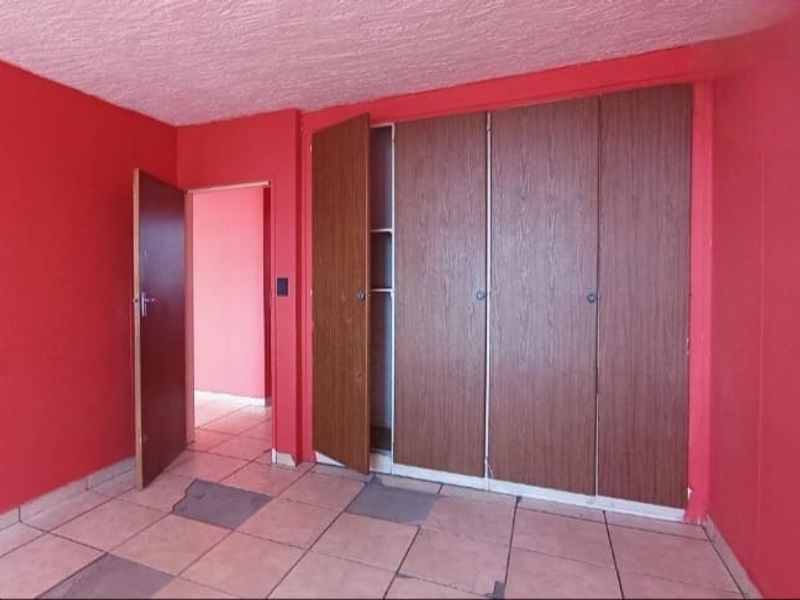 Apartment For Sale in Silverton, Pretoria - Photo 10