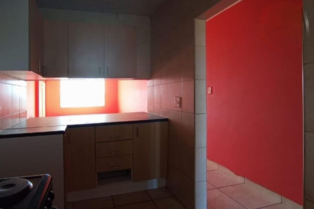 Apartment For Sale in Silverton, Pretoria - Photo 4