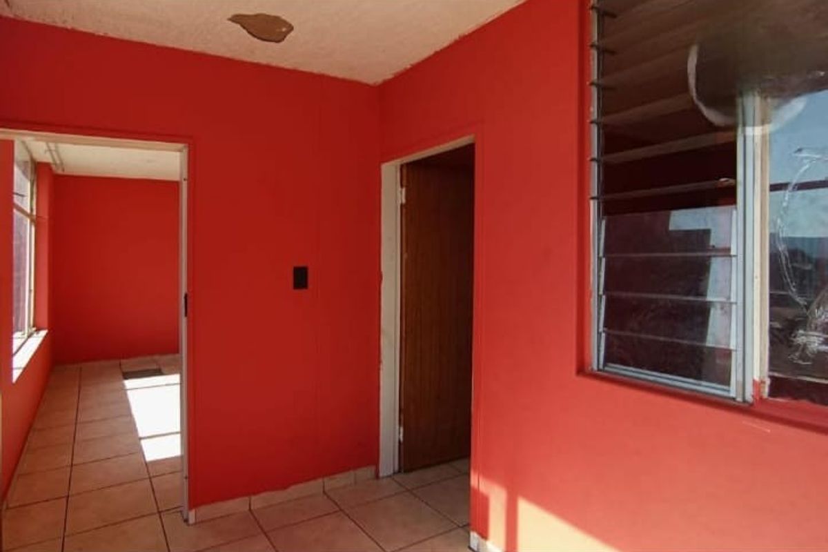 Apartment For Sale in Silverton, Pretoria - Photo 5