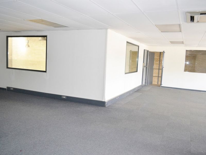 SECURE, CLEAN AND TIDY, WAREHOUSE/FACTORY/OFFICE SPACE, 567 SQM IN TOTAL, WELL RUN, LIGHT INDUSTRIAL - Photo 2