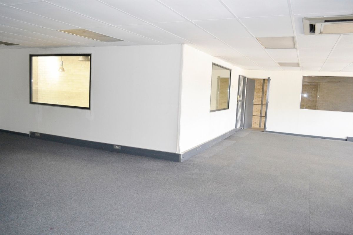 SECURE, CLEAN AND TIDY, WAREHOUSE/FACTORY/OFFICE SPACE, 567 SQM IN TOTAL, WELL RUN, LIGHT INDUSTRIAL - Photo 2