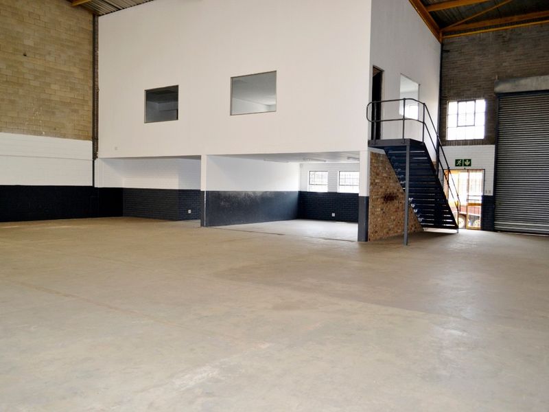 SECURE, CLEAN AND TIDY, WAREHOUSE/FACTORY/OFFICE SPACE, 567 SQM IN TOTAL, WELL RUN, LIGHT INDUSTRIAL - Photo 3