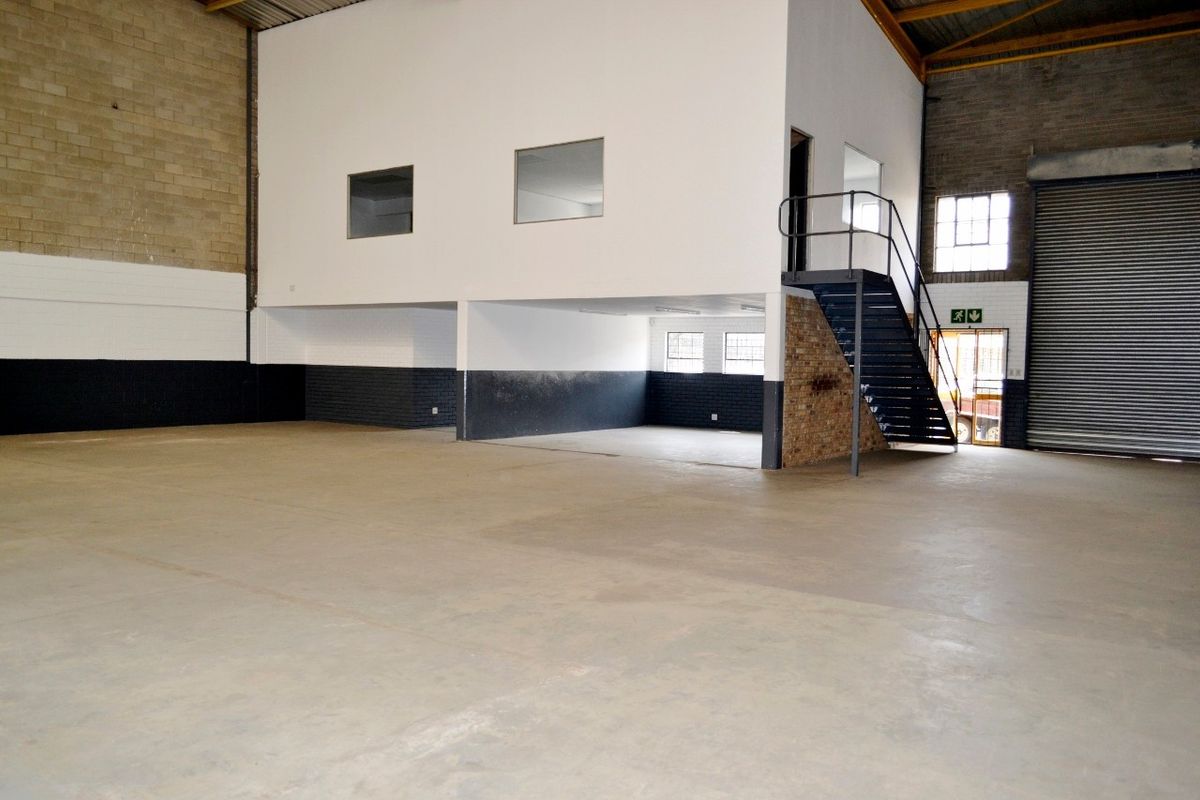 SECURE, CLEAN AND TIDY, WAREHOUSE/FACTORY/OFFICE SPACE, 567 SQM IN TOTAL, WELL RUN, LIGHT INDUSTRIAL - Photo 3
