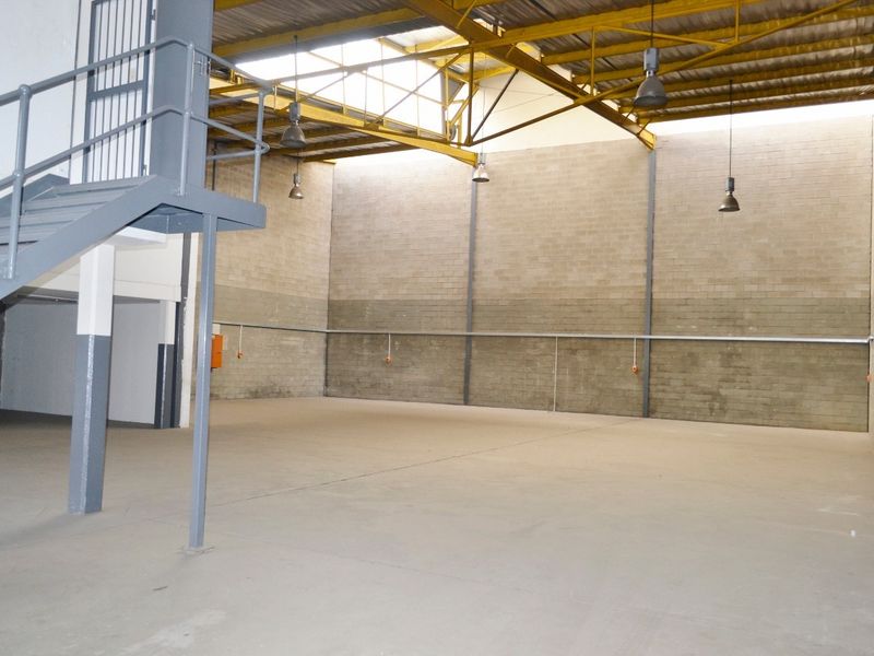 SECURE, CLEAN AND TIDY, WAREHOUSE/FACTORY/OFFICE SPACE, 567 SQM IN TOTAL, WELL RUN, LIGHT INDUSTRIAL - Photo 4