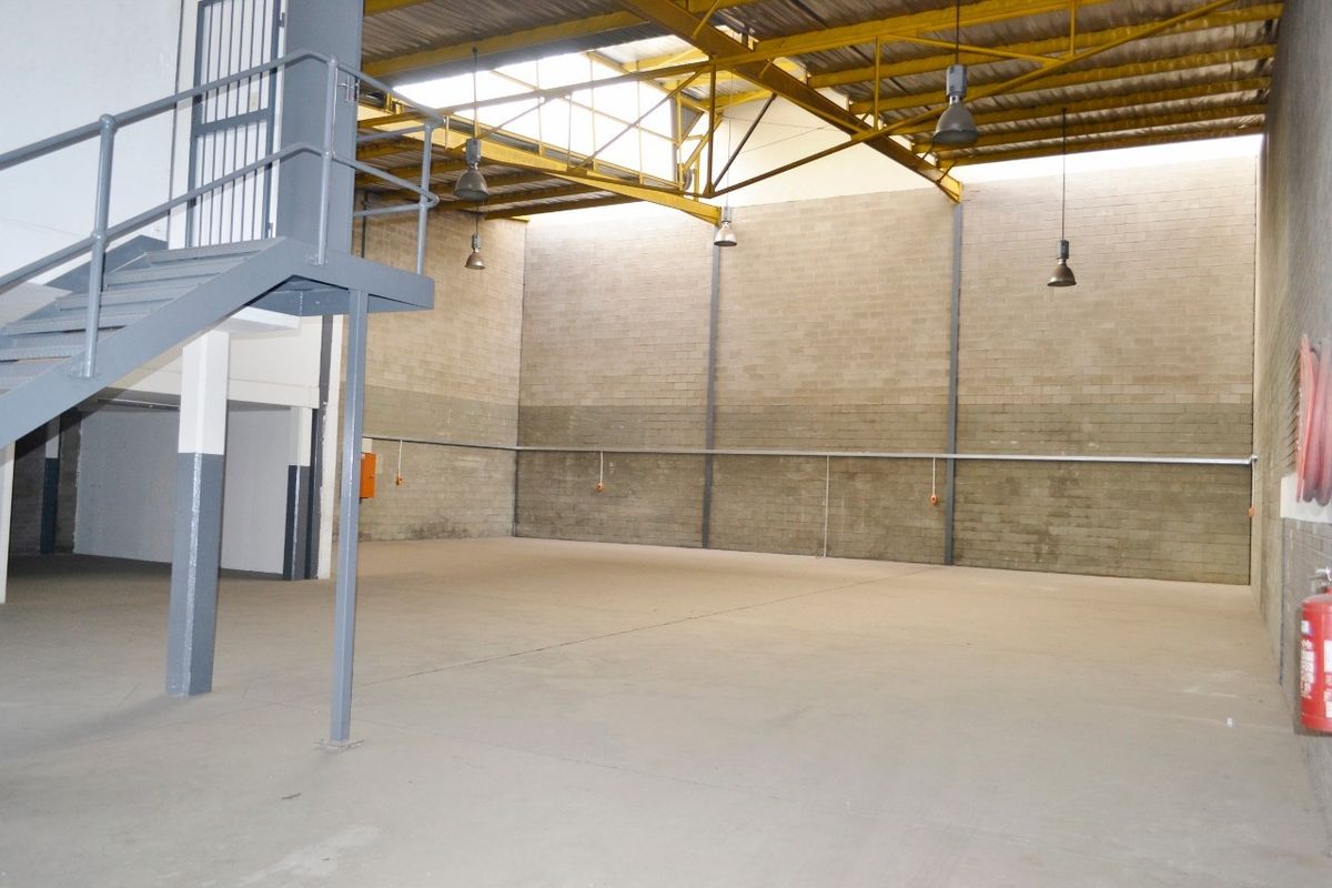 SECURE, CLEAN AND TIDY, WAREHOUSE/FACTORY/OFFICE SPACE, 567 SQM IN TOTAL, WELL RUN, LIGHT INDUSTRIAL - Photo 4