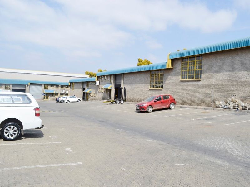 SECURE, CLEAN AND TIDY, WAREHOUSE/FACTORY/OFFICE SPACE, 567 SQM IN TOTAL, WELL RUN, LIGHT INDUSTRIAL - Photo 9