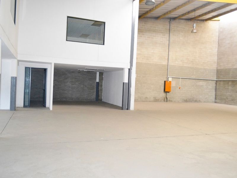 SECURE, CLEAN AND TIDY, WAREHOUSE/FACTORY/OFFICE SPACE, 567 SQM IN TOTAL, WELL RUN, LIGHT INDUSTRIAL - Photo 6