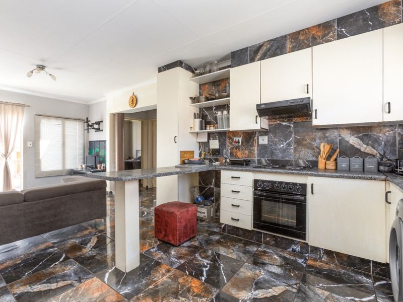 Apartment For Sale in Northwold, Randburg - Photo 4