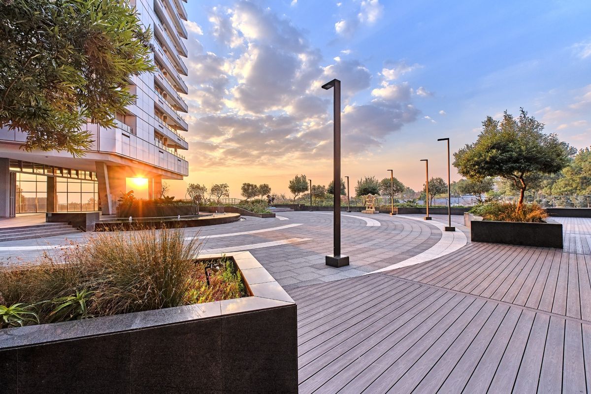 498m2 Commercial Space With Spectacular Sunset Views - Photo 2