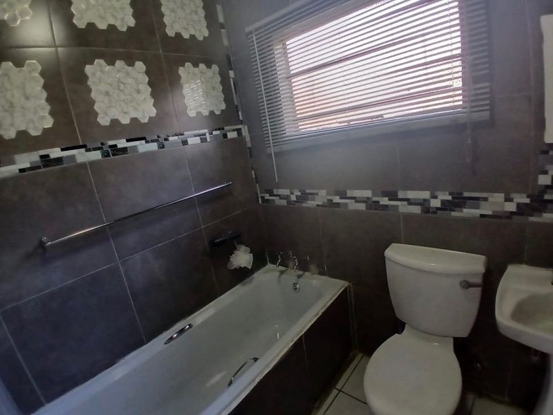 Apartment To Rent in West Acres, Nelspruit - Photo 7