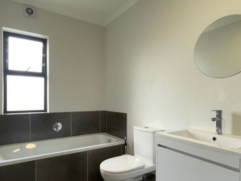 Pet-Friendly 2-Bedroom Apartment in Quinta Estate - Photo 8