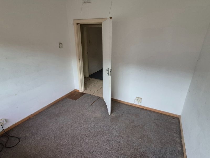 Investment property For Sale in Bluff, Durban, KwaZulu Natal - Photo 8