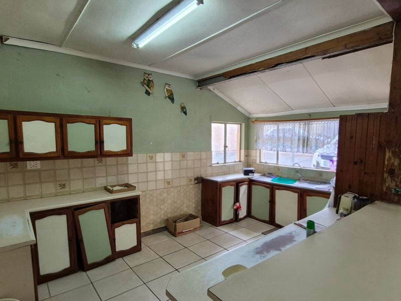 Investment property For Sale in Bluff, Durban, KwaZulu Natal - Photo 2