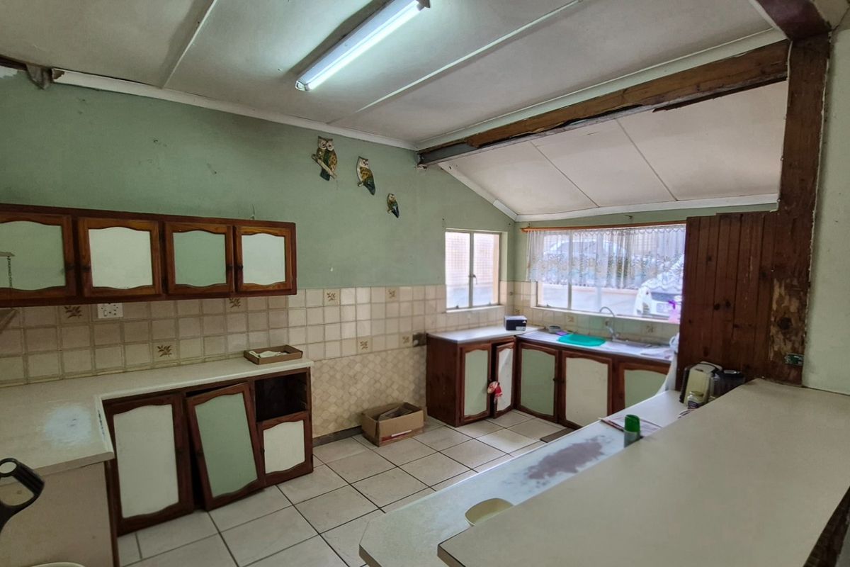 Investment property For Sale in Bluff, Durban, KwaZulu Natal - Photo 2