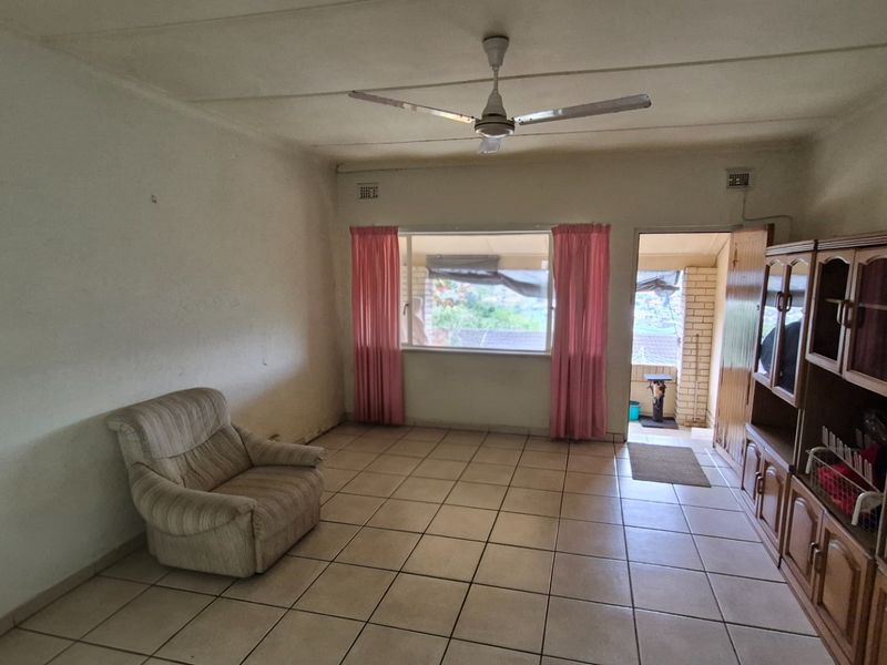 Investment property For Sale in Bluff, Durban, KwaZulu Natal - Photo 3