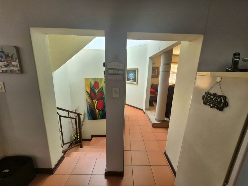 4 Bedroom House For Sale in Erasmuskloof Pretoria Gauteng - Photo 2