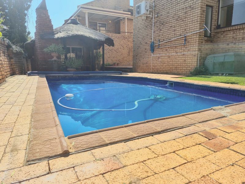 4 Bedroom House For Sale in Erasmuskloof Pretoria Gauteng - Photo 2