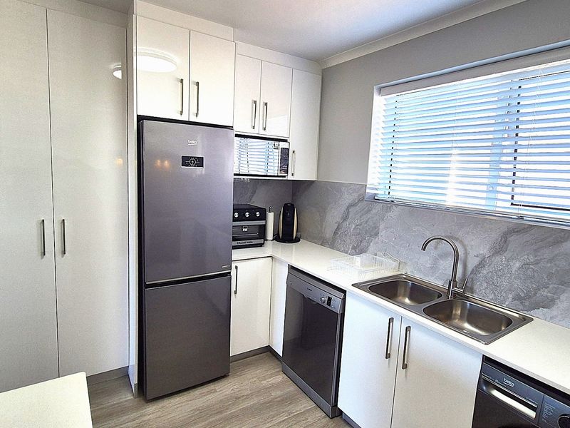 Totally Refurbished 2 bed Appartment - Photo 5