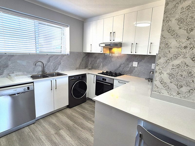 Totally Refurbished 2 bed Appartment - Photo 4