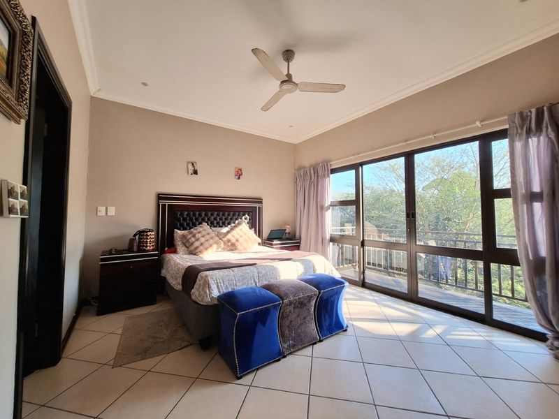 3 Bedroom Apartment with Double Garage in Hilltop Private Estate - Photo 10